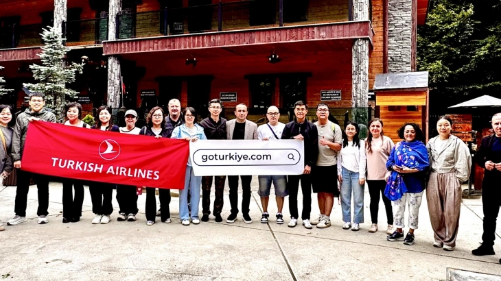 Çin'den Gelen 12 Turizm Acentesine Uzungöl'de Bilgi Verdik